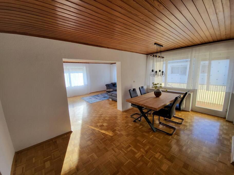 Zentrale, Helle Ferienwohnung Crailsheim Luaran gambar