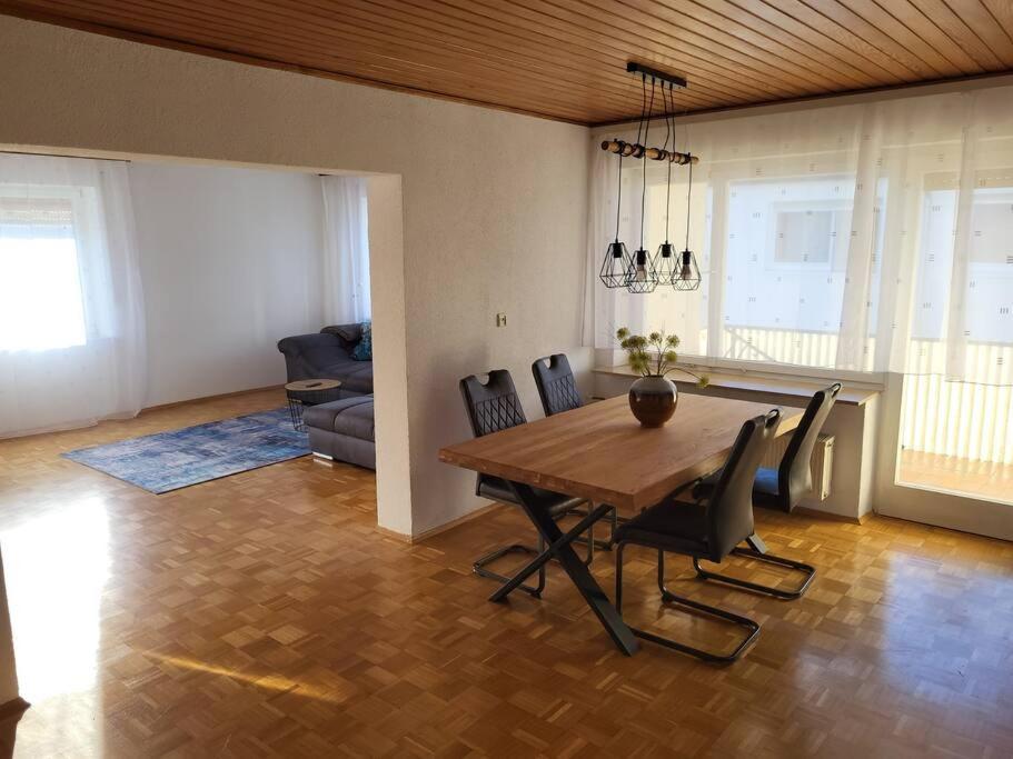 Zentrale, Helle Ferienwohnung Crailsheim Luaran gambar