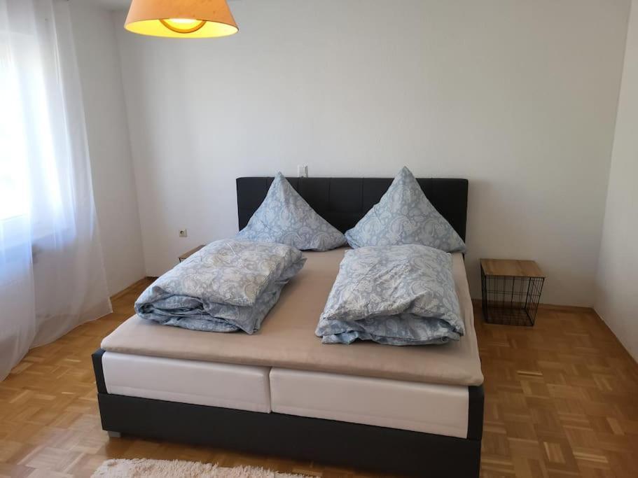 Zentrale, Helle Ferienwohnung Crailsheim Luaran gambar